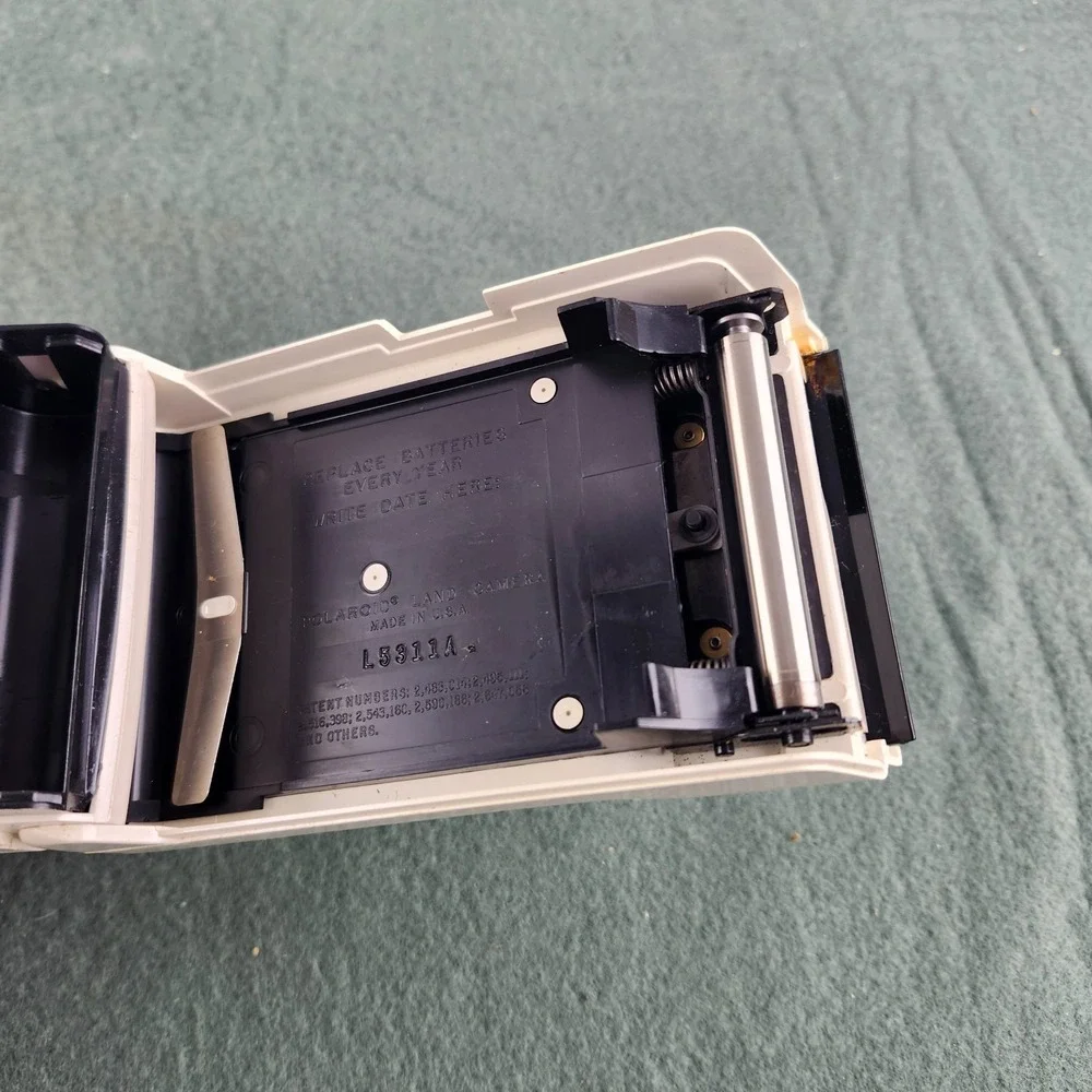 Vintage Polaroid Swinger Model 20 Land Camera – 1960s – Retro Display Piece